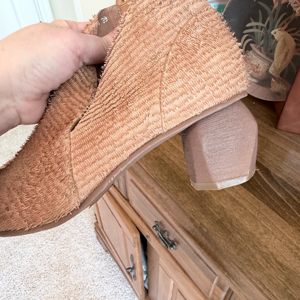 Antelope Peri Ankle Booties - Picture 12 of 16